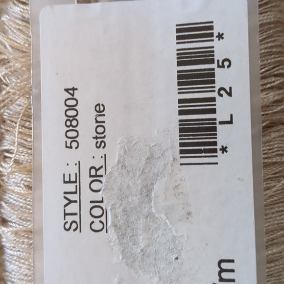 CREATIONS* Trim approximately 20m on this bolt, in pristine condition. 1.5" wide - Picture 4 of 11